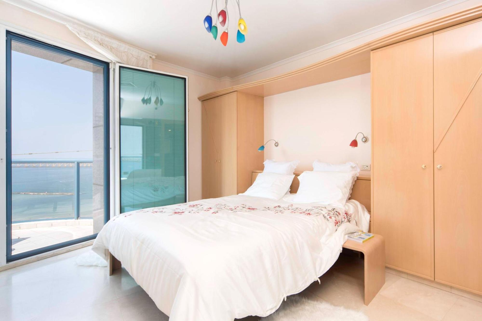 Superb Beachfront Apartments With Shelter By Sea N' Rent Tel Aviv Exterior foto